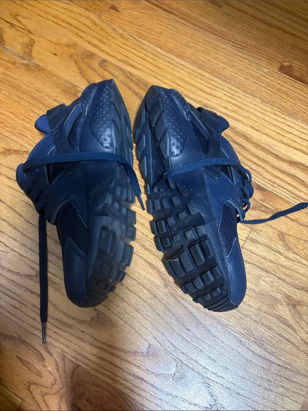 Nike Women's Navy Hurache Sneakers